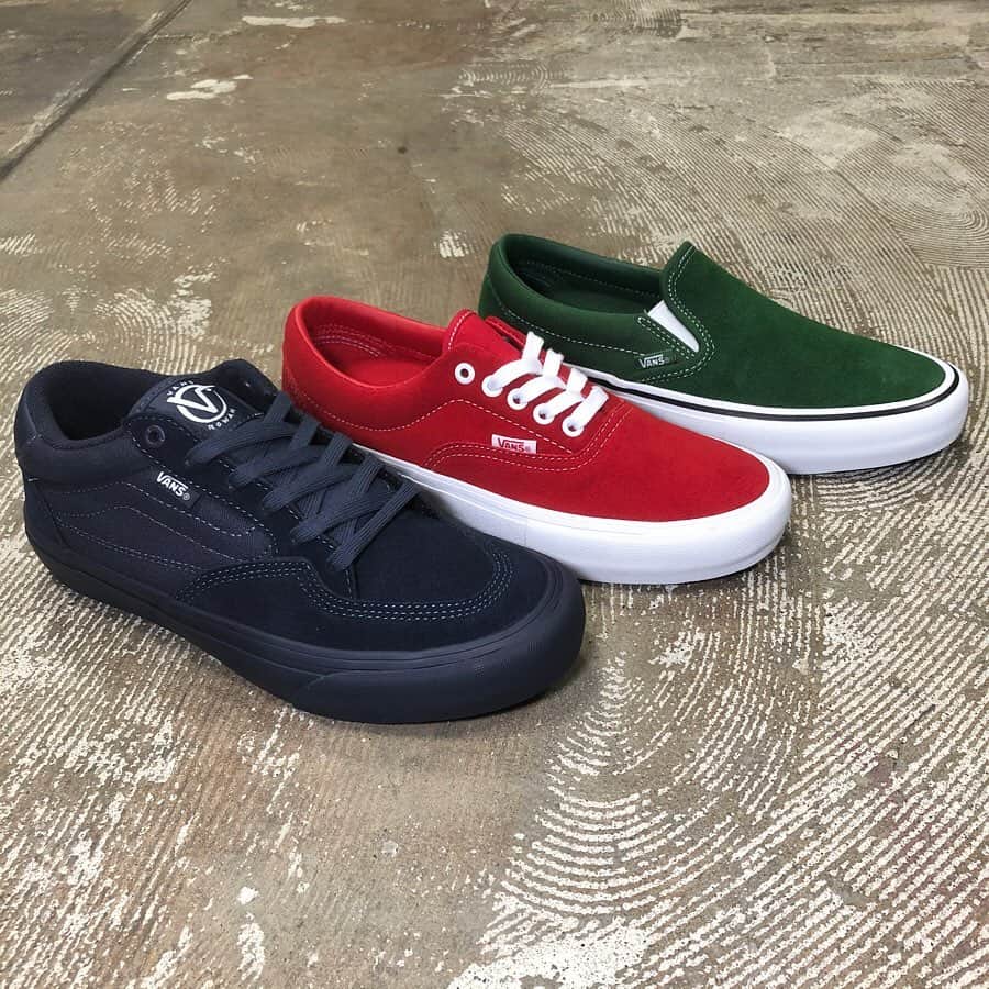 のインスタグラム：「VANS から新しいシューズが入荷❣️ (写真2枚目) の ROWAN PRO は  Rowan Zorilla のファーストシグネチャーモデルの新色になります💁🏻‍♂️ (写真3,4枚目) は VANS の定番モデル ERA PRO と SLIP ON PRO の新色でスエード生地を仕様。 いつも動きが早いのでお早めにどうぞ🏃‍♂️💨 @vansskate #vans #vansskate #skateboard #skateboarding #skater #カリフォルニアストリートスケーター #カリスト #スケートボード #スケボー #スケーター#californiastreet #calst」