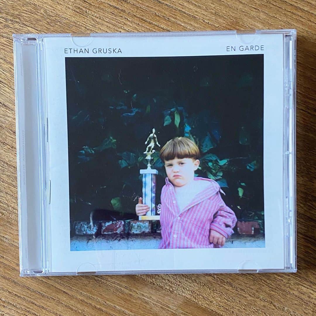 山田稔明さんのインスタグラム写真 - (山田稔明Instagram)「フィービー・ブリッジャーズのプロデューサーとしても活躍するシンガーソングライター、イーサン・グルスカの新作。良い。 #買ったレコード2020 #買ったレコード」3月28日 12時18分 - toshiakiyamada