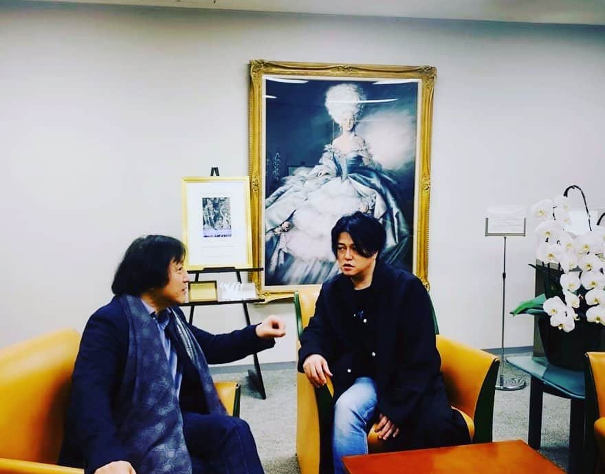 渋谷慶一郎さんのインスタグラム写真 - (渋谷慶一郎Instagram)「Interview with Maestro Kazushi Ono for our new Opera “Super Angels” at New National Theatre TOKYO. 昨日は新国立劇場で8/22,23に初演される最新作オペラ「Super Angels」の取材日。前半少しだけ指揮者の大野和士さんとインタビューを受けて、あとは一人で。アメリカとイギリスの媒体だったので世界状況と合わせて話したり、日本語をベルカントで歌うことの奇妙さについてなどなど。すごい面白かったです！とのことでよかったよかった。」3月28日 12時15分 - keiichiroshibuy