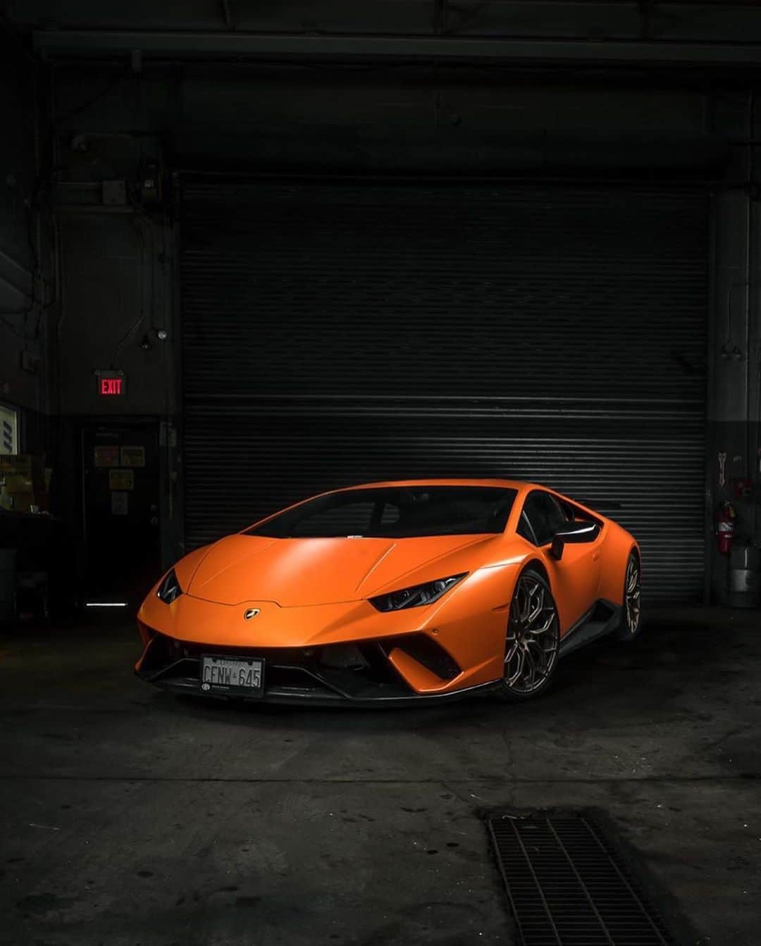 CarsWithoutLimitsさんのインスタグラム写真 - (CarsWithoutLimitsInstagram)「#HuracanPerformante Photos @therealabd  #carswithoutlimits」3月28日 12時22分 - carswithoutlimits
