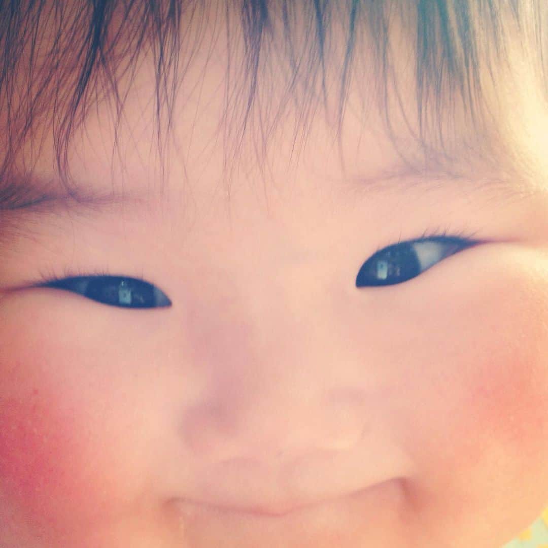 omatsuriccoのインスタグラム：「#今日のドルジ  2020.3.28 ・ コロナの影響でほぼ家に引きこもってる我が家。 暇でカメラロールを遡ってたら出るわ出るわ懐かしい写真たち。 ・ ドルジのパンパンまん丸可愛かったなぁ～。下の子はそこまでまん丸くならなかったからなぁ🤣 ・ 暇だから #なつかしドルジ postしていく～。 ・ 最近、全然撮ってないからw (酷い親です🥺 ・ #親バカ部 #kidsgram_tokyo #kidsgram_japan #ig_kids #kids_japan #懐かしい写真 #懐かしいシリーズ」
