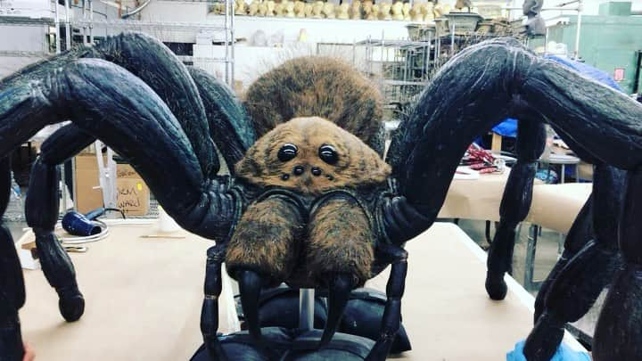 グレゴリー・ニコテロのインスタグラム：「Even though filming for CREEPSHOW season 2 is delayed, I wanted to give you a little glimpse at one of the puppets IN PROGRESS before “the pause”. A wee bit more hair work and need to connect controllers for body and mandible articulation. It’s tough to get too close to this cause I am terrified of spiders but good therapy I guess.  #creepshowtv #creepshow #animatronics」