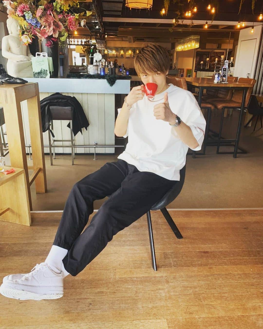 板倉滉さんのインスタグラム写真 - (板倉滉Instagram)「いつかのカフェ☕️ 最近ブラックコーヒー飲めるようになってきた。  my favorite cafe!! #groningen #netherland #holland #japan #football #cafe」3月28日 22時04分 - kouitakura