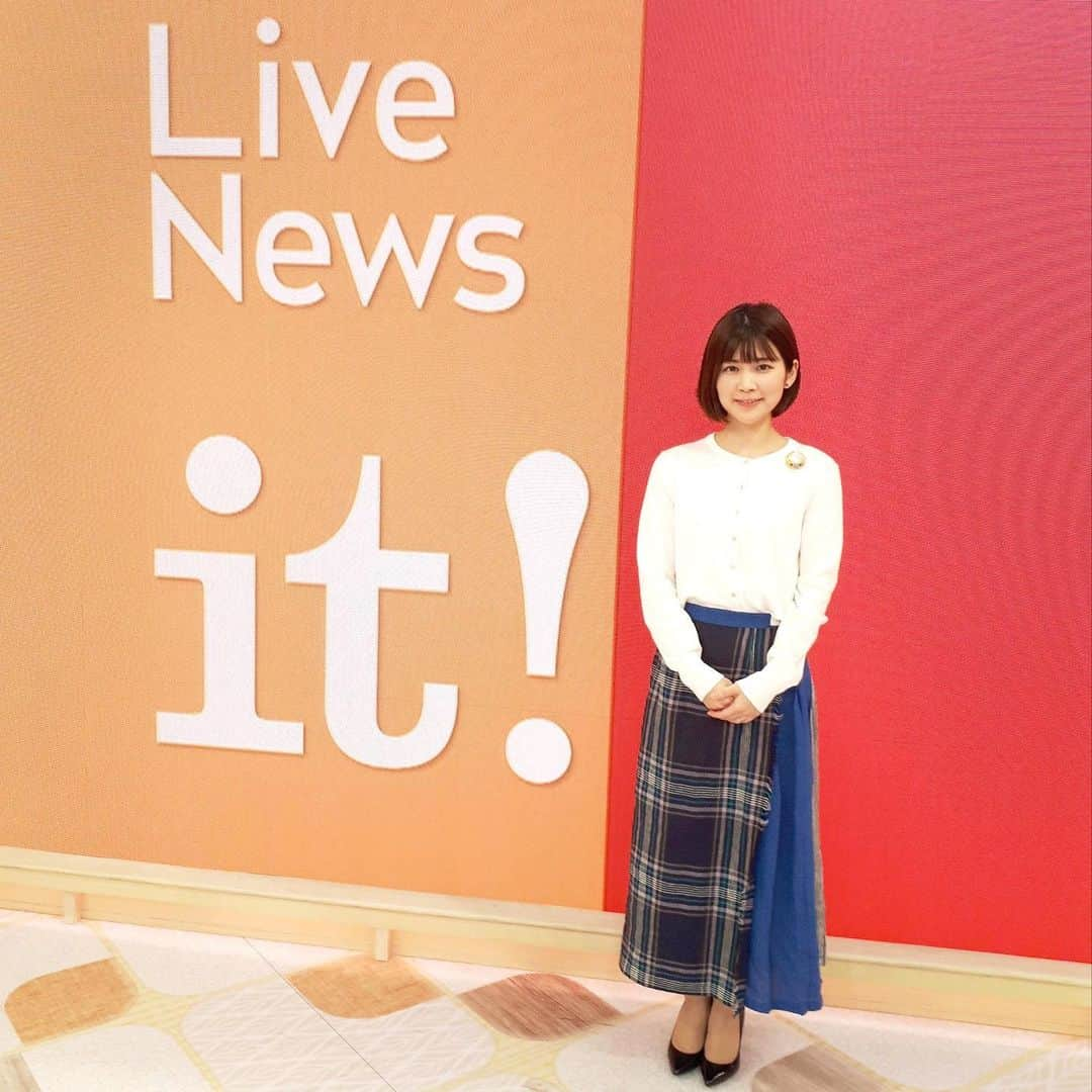 フジテレビ「プライムニュース イブニング」さんのインスタグラム写真 - (フジテレビ「プライムニュース イブニング」Instagram)「3月最後の土曜日🤗。﻿ きょうの東京は夏日一歩手前の24.6度❗️。﻿ まだ3月ですよ、3月…。﻿ ﻿ なのに、あすは都心でも 『積雪』の可能性だとか😱😖。﻿ この差❗️極端過ぎる‼️﻿ ダウンジャケットを クリーニングに出していなくてよかったぁ😌…﻿ ﻿ #竹内友佳﻿ トップス #アンタイトル @untitled_official.jp﻿ スカート #brahmin @brahmin_fsf﻿ アクセサリー #お世話や @osewaya_official﻿ #奥寺健 @fujitv_announcer﻿ #内田嶺衣奈 @reina.uchida﻿ トップス、スカート #foxey @foxey_official﻿ ﻿ #3月28日 #3月最後の土曜日 #まだ3月なのに #極端 #スタジオを撮影しました #春コーデ #加藤綾子 #風間晋 #木村拓也 #荘口彰久 #副島淳 #福原直英 #佐々木恭子 #小澤陽子 #海老原優香 #安宅晃樹 #石本沙織 #新美有加﻿ #フジテレビ #アナウンサー #ライブニュースイット」3月28日 22時06分 - livenews_it