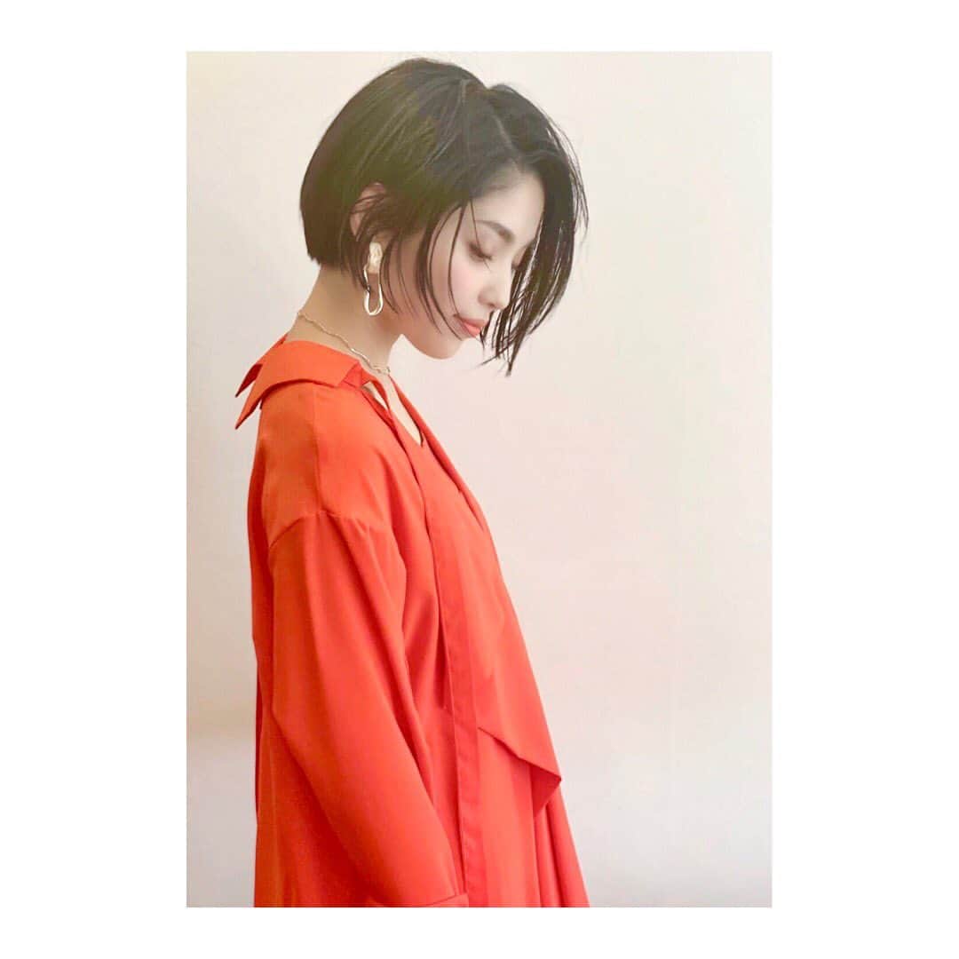 城南海さんのインスタグラム写真 城南海instagram 取材日のオフショット 赤ワンピース ゴールドアクセサリー ちら見え プリーツスカート 鼈甲 ブーツ 可愛い組み合わせ ムーランカラー ムーラン Mulan Disney 3月28日 22時13分 Kizukiminami