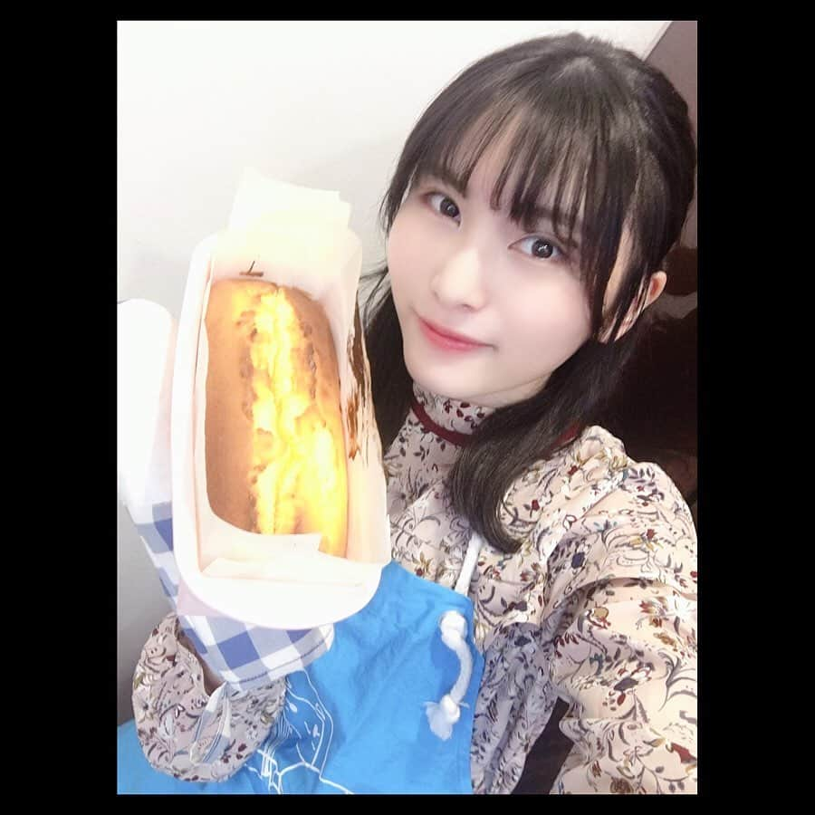 福岡聖菜さんのインスタグラム写真 - (福岡聖菜Instagram)「おうち時間。  ウィークエンドシトロン 週末に大切な人と一緒に食べるケーキ 材料がすごく凝っていて 今まで作れていなかったけど せっかくなのでこの機会に作ってみたの。  食べた瞬間のおいしさに 幸せが溢れて。  普段カロリーを気にして なかなか使わないような材料を 贅沢に使って作るのも幸せだったなぁ。。 * *  皆さんにとってのこの週末が いい休養 になることを願っています😌 * * * #お菓子作り　　#手作りお菓子 #ウィークエンドシトロン　#レモンケーキ #お家カフェ #おうち時間　#stayhome」3月28日 22時18分 - seina___ff