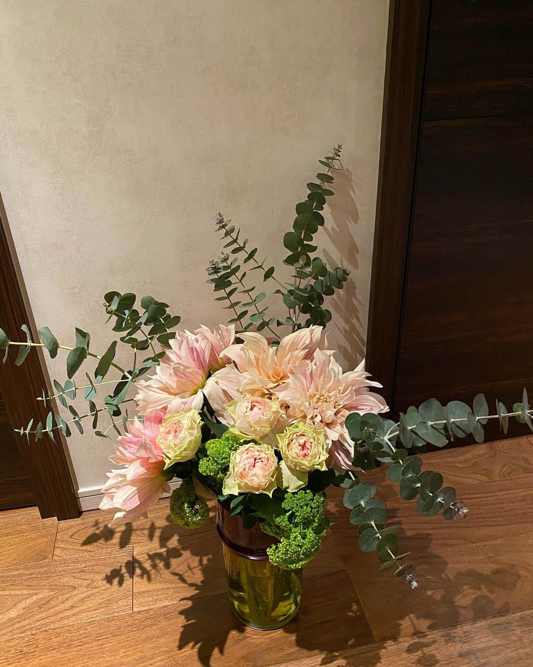 八木早希さんのインスタグラム写真 - (八木早希Instagram)「家中に飾って、改めて感謝💐 年度末らしい週末を迎えています💐 #節目#家でお花見#年度末」3月28日 22時42分 - sakiyagi