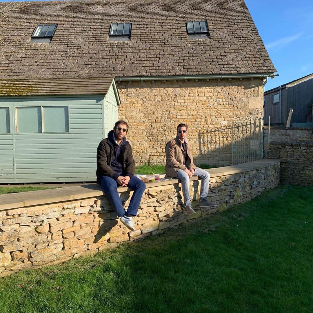 マチュー・フラミニのインスタグラム：「Making the most of a sunny day in the countryside 🌍 Remember social distancing 🙏🏼 #coronavirus #staysafe」