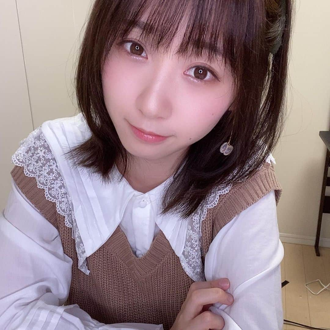 伊織もえさんのインスタグラム写真 - (伊織もえInstagram)「今日髪の毛可愛く出来た〜🥰 1日お家でゲームしてたけど、配信のために可愛くセットしてみたの( ∩ᵒ̴̶̷̤ θ ᵒ̴̶̷̤∩ )💕」3月28日 22時55分 - moe_five