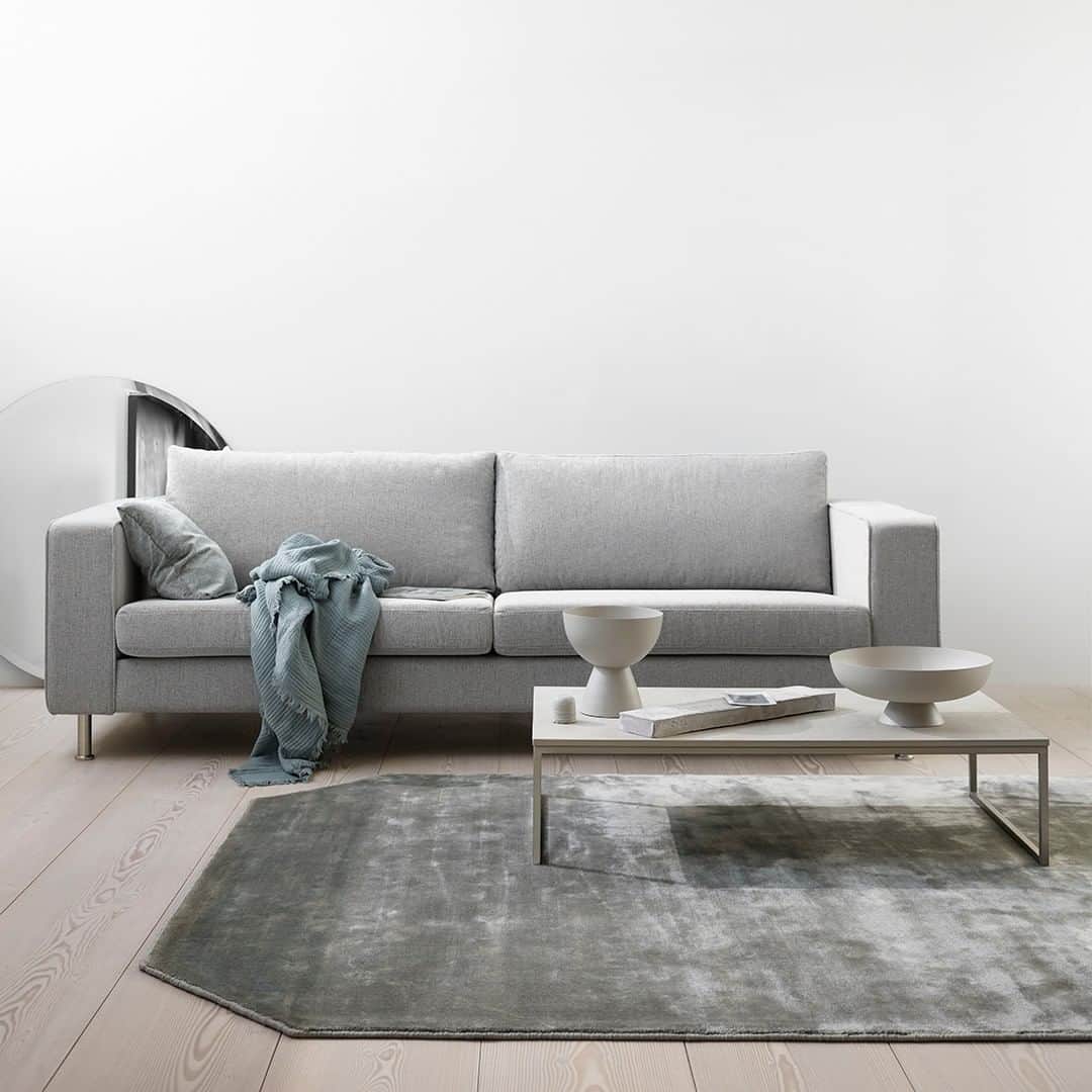 BoConceptさんのインスタグラム写真 - (BoConceptInstagram)「We love Indivi. Its minimal details, plus choice of modules, sleeper, footstool, armrests and legs, make it incredibly versatile and effortlessly timeless.  No wonder it’s been our bestseller for over 20 years.  #liveekstraordinaer #extraordinaryideasstartsmall #boconcept #sofa #homeinspiration」3月28日 22時52分 - boconcept_official