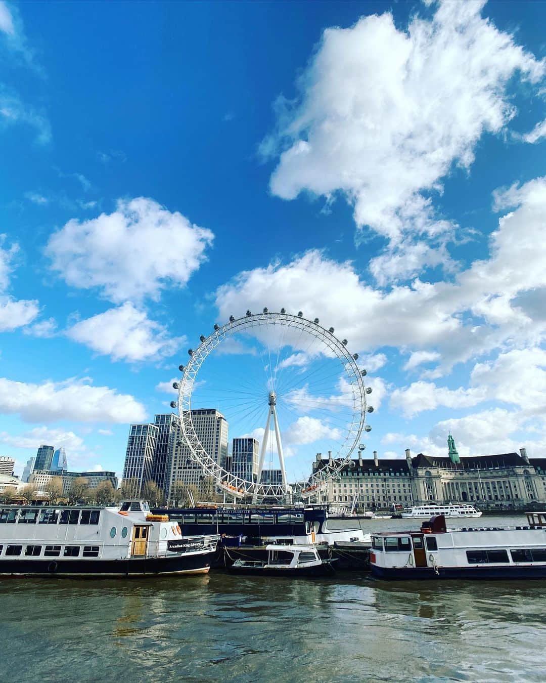 shinichi38のインスタグラム：「London memories 🇬🇧﻿ #TriptoUK_Shinichi_Fuka  Attachment Lens for iPhone @tokyo_grapher  #shotoniphone #tokyo_grapher #tg_wide」
