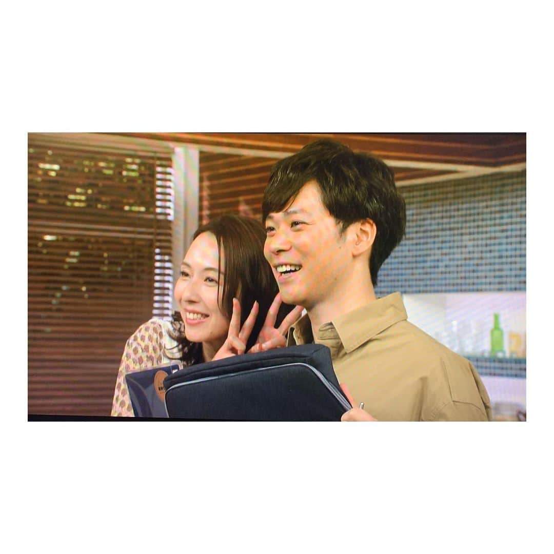 若林翔子さんのインスタグラム写真 - (若林翔子Instagram)「.﻿ .﻿ 3月は別れの季節でもあります。﻿ そんなわけで、﻿ 3年半ずっと私の隣にいてくれた相棒、﻿ まっちゃんが、﻿ ブレイクを卒業することになりました🥺﻿ ﻿ ﻿ まっちゃんのおかげで﻿ 毎回楽しくいつも笑いが絶えないスタジオでした。﻿ ﻿ 友達みたいだったり、お兄さんのようにアドバイスもくれたり﻿と頼もしい存在☺️﻿ 仕事に対する姿勢、本当に尊敬しています。﻿ ﻿ まっちゃんとMCできて、私は幸せ者でした🥰﻿ ﻿ まっちゃんはこれからもバンデスやスポーツのほうで﻿ 大活躍しますので﻿ これからも応援お願いします😚﻿ ﻿ ﻿ ﻿ ブレイクは4月から﻿ フレッシュな中西アナとお送りします😊﻿ また見てください❤️﻿ ﻿ ﻿ ﻿ ﻿ #ミヤテレ　#ちょっとブレイクタイム﻿ #松原アナ　#まっちゃん　#卒業﻿ #3年半　#おつかれさま #ありがとう﻿ ﻿」3月28日 22時59分 - shokowakabayashi1685