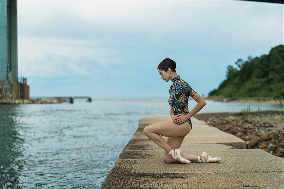 ballerina projectさんのインスタグラム写真 - (ballerina projectInstagram)「Brittany Stone in New York City. #ballerina - @bstoner92 #fortwadsworth #statenisland #verrazzanobridge #newyorkcity #ballerinaproject #ballerinaproject_ #ballet #dance #pointeshoes #brittanystone  The Ballerina Project book is now available. Go to @ballerinaprojectbook for info. #ballerinaprojectbook  Purchase one of the last remaining limited edition prints. Link is located in our Instagram profile.」3月28日 23時06分 - ballerinaproject_