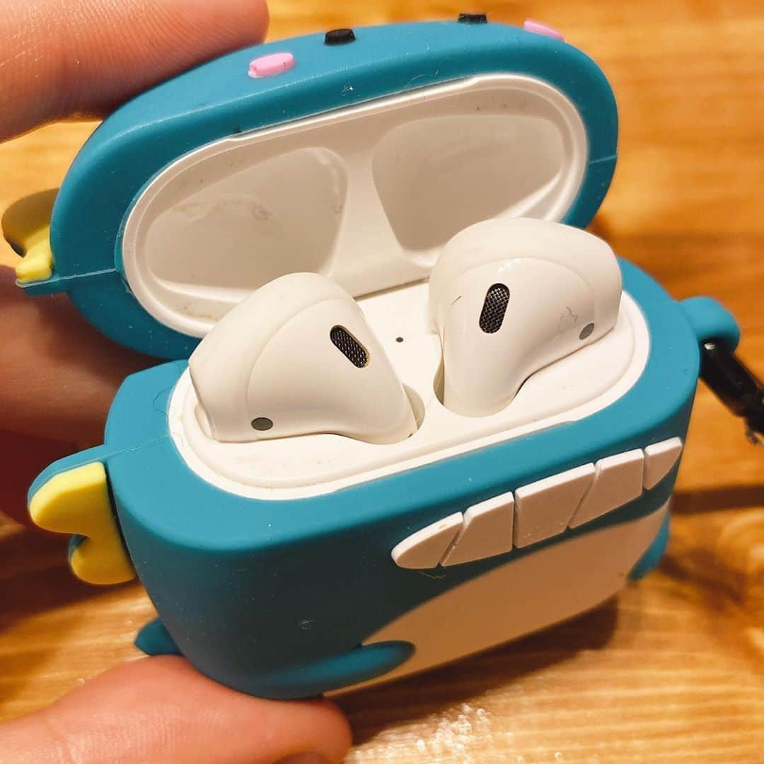 ぎわちん。さんのインスタグラム写真 - (ぎわちん。Instagram)「愛用AirPods proケース ゴジラ…？ #airpodsケース  #airpodspro  #airpods  #ゴジラ #godzilla #ゴジラキングオブモンスターズ  #godzillakingofthemonsters #恐竜 #dinosaur」3月28日 23時11分 - giwa_chin