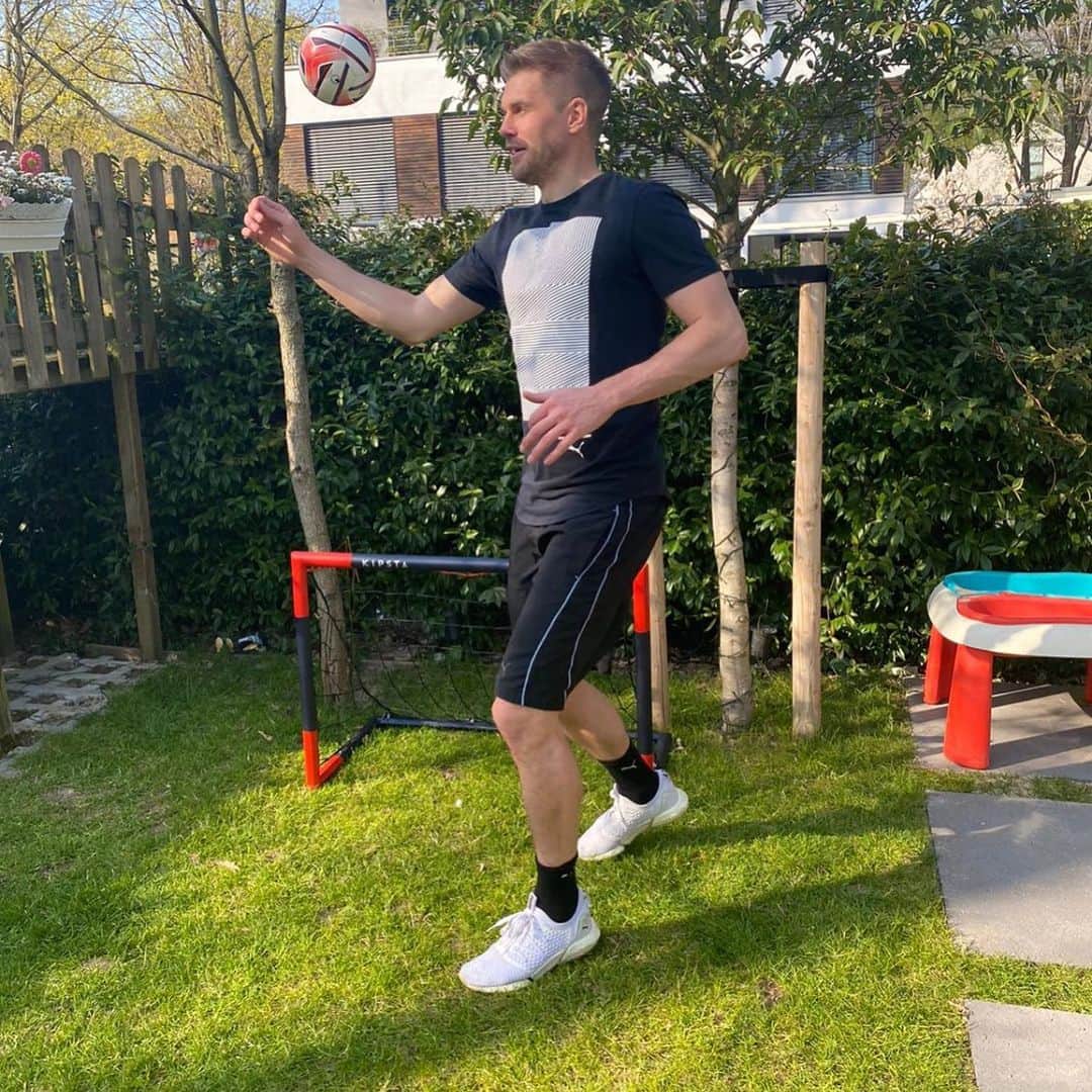 のインスタグラム：「Training ⚽️ bleibt gesund🙌」