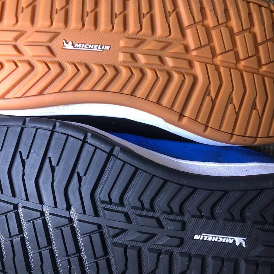 のインスタグラム：「ETNIES からシューズが入荷🤘 今回はライダーの Matt Berger と Trevor Mcclung がそれぞれ選んだモデル VEER MICHELIN (Matt Berger), SCORE MICHELIN (Trevor Mcclung) のカラーウェイをリリース❗️ そして大人気の Joslin が新色2色と、Chris Joslin のセカンドモデルとなる JOSLIN 2 が2色で新登場💥 JOSLIN 2 は前回のモデルからアップデートされた新しいパターンの MICHELIN ソールを採用。高いグリップ力と耐久性はそのままに、軽量かつ柔軟なミシュランファイバーライトテクノロジーが追加✨ 当店のブログ(自社サイト) の[徹底解析]においても MICHELIN ソールについて取り上げておりますので、そちらもご参考下さい💁🏻‍♂️ @etniesskateboarding #etnies  #skateboard #skateboarding #skater #カリフォルニアストリートスケーター #カリスト #スケートボード #スケボー #スケーター#californiastreet #calst」