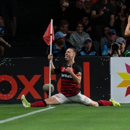 ミッチェル・デュークのインスタグラム：「Since we would of had a game this weekend! 👅🤙🏼🤸🏼‍♂️ #missingit ⚽️」