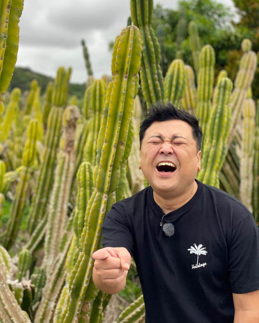 川島明のインスタグラム：「とろサーモン久保田くん  #自分と全く同じ見た目の人間を見つけた瞬間  ただいま、読売テレビ「＃ハッシュタグバトルツアー４」生放送中‼ とろサーモン久保田くんの写真に付くハッシュタグを大募集しています  優秀な作品は生放送中に発表させていただきますのでコメント欄に どんどん投稿して下さい！  さらに最優秀ハッシュタグに選ばれた方にはQUOカード3万円分をプレゼント‼  締め切りは本日３月２８日（土）午後３時４５分頃まで  読売テレビ ＃ハッシュタグバトルツアー４　絶賛生放送中！」