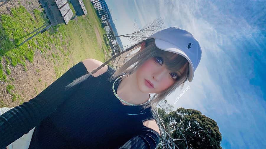 のインスタグラム：「‪ブログを更新しました✏️ インスタも更新したよ！！‬ ‪https://lineblog.me/chamiblog/archives/2104137.html‬  ツイートはこちら💁‍♀️ https://twitter.com/chamomi017/status/1243376491376721920?s=21 ‪#bromptonbicycle  #佐倉市  #自転車のある風景 ‬#桜 #sakura #さくら #さくらの日 #桜の日 #佐倉 #japan #yowamushipedal  #yowapeda  #春 #サイクリング #ポタリング #自転車コーデ  #ブロンプトン女子  #ブロンプトンポタリング ‪ブロンプトンで佐倉市ライド 🌸🍃‬ ‪弱ペダのスタンプラリー コラボ参加‬ ‪TVアニメ「#弱虫ペダル」🚲🎶‬ 今回はブロンプトンで 佐倉市をサイクリングしてきました！  弱虫ペダルスタンプラリーも くるっと参加✨✨ いつも青八木くんは外で頑張っているので、きたときにいつも頑張っているな…、私もラストスパート頑張らないと‼️ と、エネルギーをもらってしまいます🙌  風が強い日も暑い日も外に立って目印になってくれてありがとう‼️ いつかキャンプしに来たいですね🔥 その時は夕日をみて自転車と写真が撮りたい  DREPALに作品upしてます！ 『印旛沼サンセットヒルズへの道とブロンプトン』/カモミール https://drepal.com/link/a/71030」
