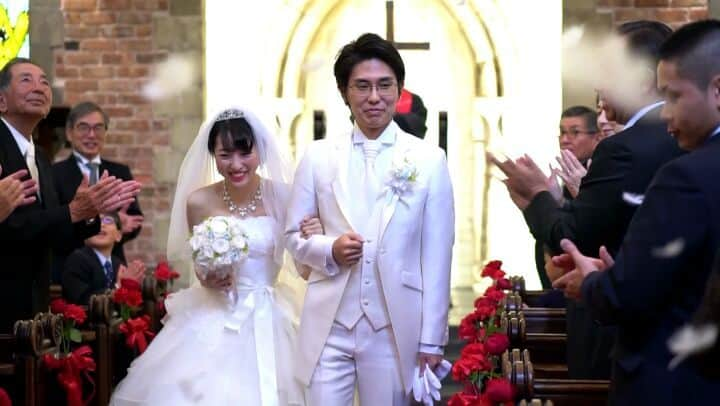 ザ グランクレール【名古屋駅近結婚式場】のインスタグラム：「. 実際にTHE GRAND CREERで結婚式を挙げられたお客様の ダイジェストムービーです♪ . おふたりらしさの詰まった素敵な結婚式 . 一生に一度の最幸の瞬間をTHE GRAND CREERで叶えましょう . . ☆.。.:*・°☆.。.:*・°☆.。.:*・°☆.。.:*・°☆*:.. . 🔔ブライダルフェア🔔 (土)&(日) 9:00 / 13:30 / 18:00  平日もご案内可能です♪ . ブライダルフェアのご予約は、当式場インスタグラム TOPページからがスムーズです✨✨ ⇒ @thegrandcreer . . スタッフ一同皆様のお越しを 心よりお待ちしております☆★ . . ☆.。.:*・°☆.。.:*・°☆.。.:*・°☆.。.:*・°☆*: . . ＝＝＝CREER グループ＝＝＝ @thegrandcreer @biancara_hillside_terrace @biancara.marina.terrace @creer_bayside @club_de_creer_geihinkan ☎️052-561-7777 🔎⇒ www.creer.jp/ ＝＝＝＝＝＝＝＝＝＝＝＝＝ . . #名古屋 #結婚式 #結婚式準備 #ザグランクレール #creer #wedding #natural #ナチュラルウェディング #カラフル #インスタ映え #フォトジェニック #コーディネート #写真好きな人と繋がりたい #お洒落な人と繋がりたい #2019秋婚 #marry #marry花嫁 #weddingparty #プレ花嫁 #プレ花嫁さんと繋がりたい #卒花嫁 #卒花嫁さんとも繋がりたい #ハナコレストーリー #サプライズ #ブライダル #ブライダルフェア #結婚式レポ #クレール花嫁 #ウェディングニュース . . ☆.。.:*・°☆.。.:*・°☆.。.:*・°☆.。.:*・」