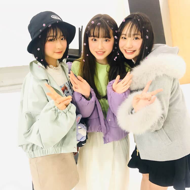 ニコ☆プチのインスタグラム：「しふく😚🌸 #snowで春気分 #葛西杏也菜  #川合菖蒲  #和田美羽」
