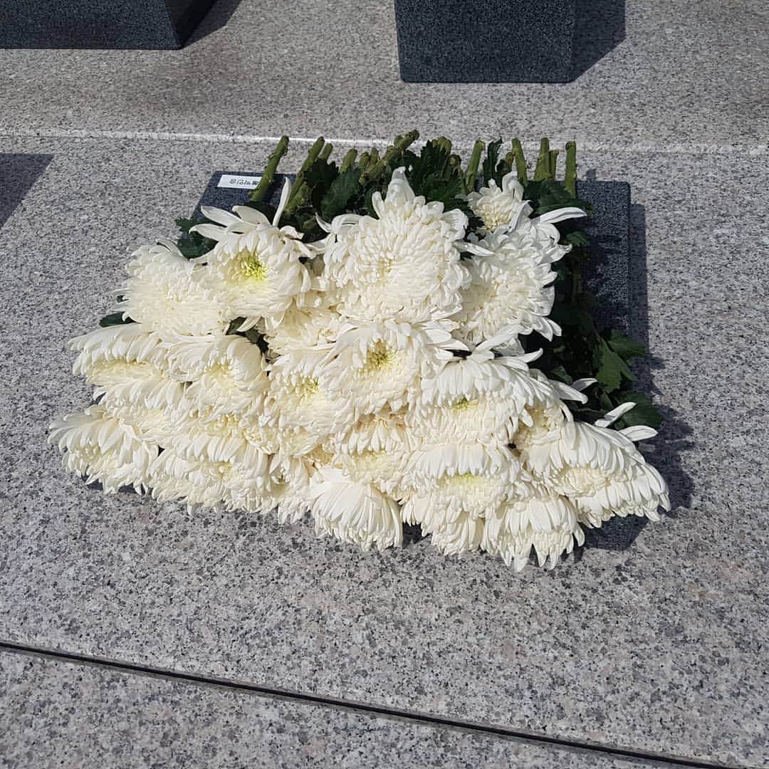 のインスタグラム：「17년친구 가장친한친구 착한친구 인승아 미안하고 고맙고 사랑한다. 죽을때까지 하늘보며  널 생각하마.」