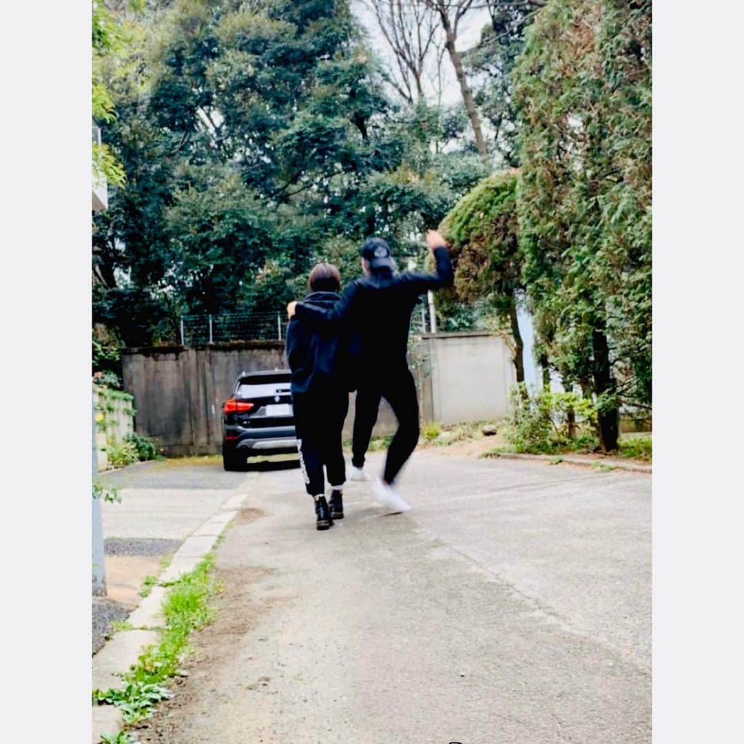 花田優一のインスタグラム：「、﻿ ﻿ ﻿ とにかく笑えるように﻿ 笑顔が増えるように﻿ ﻿ 人の悪口は言わない つまらないから﻿ ﻿ 苦しいときほど﻿ いつもより少し優しく﻿ ﻿ 負けそうなときは﻿ じっと踏ん張る﻿ ﻿ ﻿ 何やってもだめなときは何やってもだめ﻿ ﻿ でも﻿ ﻿ 何やってもうまくいくときは何やってもうまくいく﻿ ﻿ ﻿ ﻿ 何事もメリットデメリットは50%50%﻿ ﻿ ﻿ ﻿ ﻿ #ピンチも〇〇で救われます。」