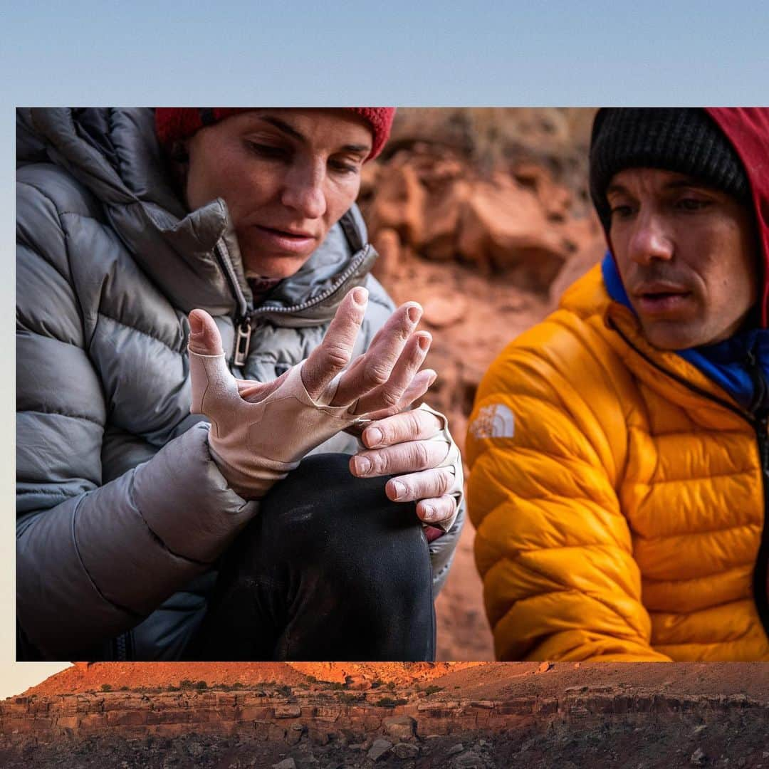 バーバラ・ザンガールさんのインスタグラム写真 - (バーバラ・ザンガールInstagram)「I always used crack climbing gloves for “big hand” sized cracks. But mostly preferred tape for the „thin hand“ cracks. @blackdiamond crack gloves are with 0.6mm thickness very close to tape. So even if @alexhonnold would never use them—For me those are the best I have ever had. But of course if you have elephant skin and you are the ultimate crack climbing machine you probably don’t need them. 📸 @wasatchandy」3月28日 16時22分 - babsizangerl