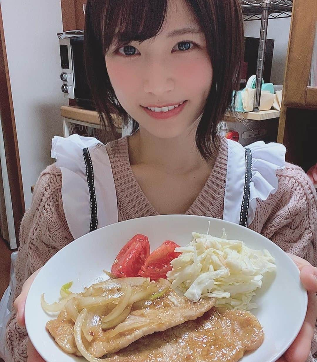 村上りいなさんのインスタグラム写真 - (村上りいなInstagram)「生姜焼き作った！　生姜たっぷりで、体もポカポカ〜😋😋 #instagood #followme #showroom #飯テロ  #りいな飯　#夕飯のおかず #dinner」3月28日 16時21分 - riina_murakami