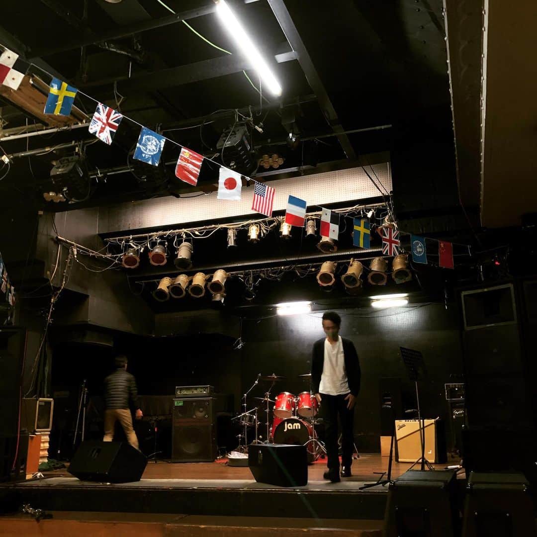 山川のりをのインスタグラム：「今夜は今治のジャムサウンズ にて大阪ギターパンダ  ライブです。19時/19時30分、3000円+D /3500円+D。共演はaoさん、フォーキーボーンズ。お近くの方会いに来てアイニージュー！」