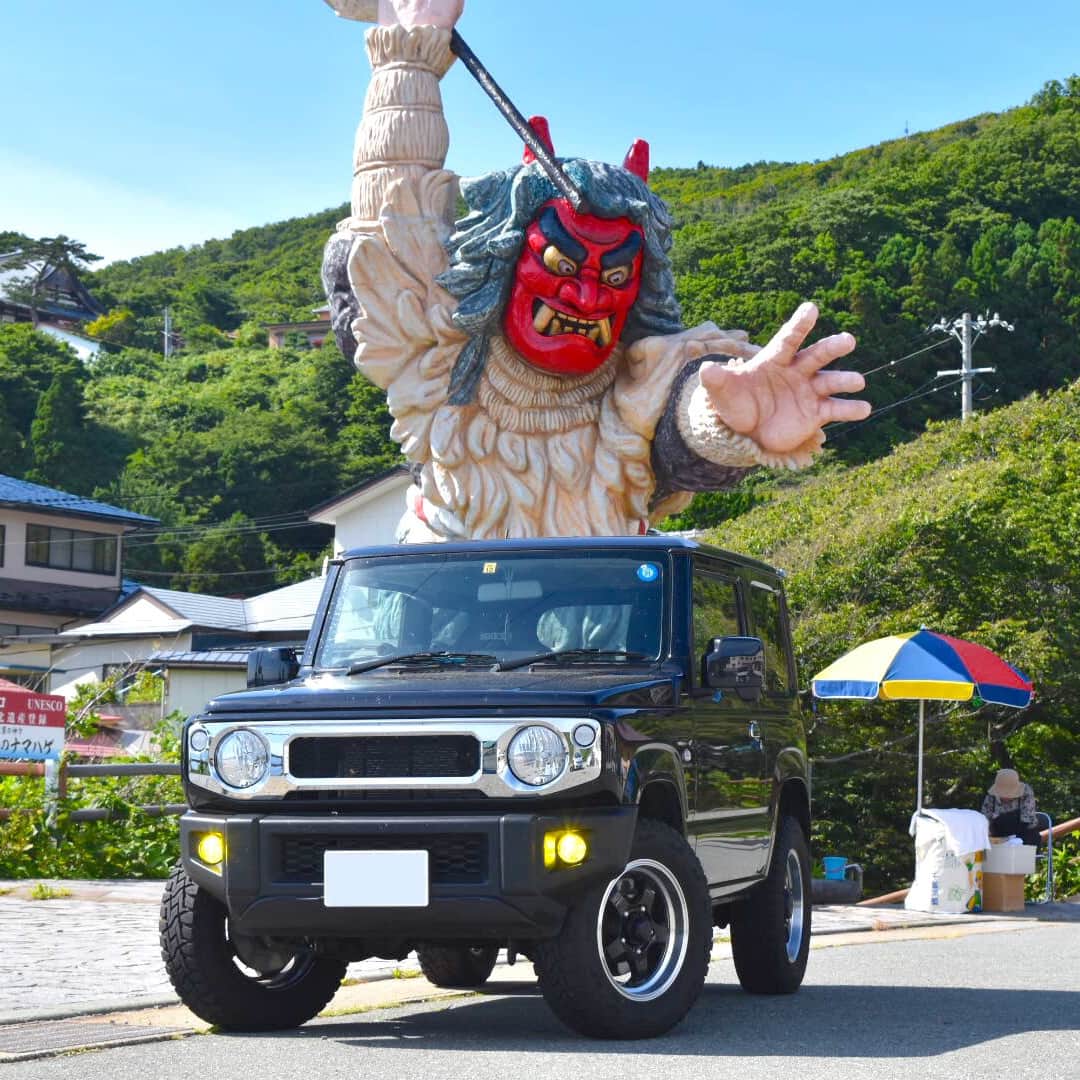 fcl.(エフシーエル)さんのインスタグラム写真 - (fcl.(エフシーエル)Instagram)「. [#fcl愛車撮影Spot 05]  Spot:#門前のなまはげ立像 Photographer: @jimny_yuu . 秋田といえば….!のなまはげを楽しむことができるスポット。 秋田市から約1時間でたどり着くことができます。全長約10メートルの巨大な、なまはげは圧巻！アングルによってはまるで特撮映画のような写真が撮れること間違いなし。観光客の少ない早朝がおススメですよ。 . . 【取り付け商品】 ・ヘッドライト: fcl. LEDへッドライト ファン付モデル ・フォグランプ：fcl. カラーチェンジledバルブ . . ...﻿ fcl.では全国の愛車撮影スポットをご紹介しています。﻿ #fcl愛車撮影スポット のハッシュタグを付けていただいた投稿は﻿ 公式アカウントや公式サイトにて紹介されるかも？📷 ﻿. . . . #fcl #車のある風景 #車いじり #車好き #車好きな人と繋がりたい #車撮影 #車好きと繋がりたい ##クルマ好きな人と繋がりたい #ファインダー越しの私の世界 #車の写真が好きな人と繋がりたい #愛車のある風景 #愛車自慢 #車撮影スポット #撮影スポット #ドライブ好き #撮影スポット #車のある生活 ##愛車撮影 ##愛車紹介 #愛車撮影スポット #carphotographer #スズキジムニー  #新型ジムニー #ジムニーのある生活 #ジムニーのある風景」3月28日 17時00分 - fcl_ledhid