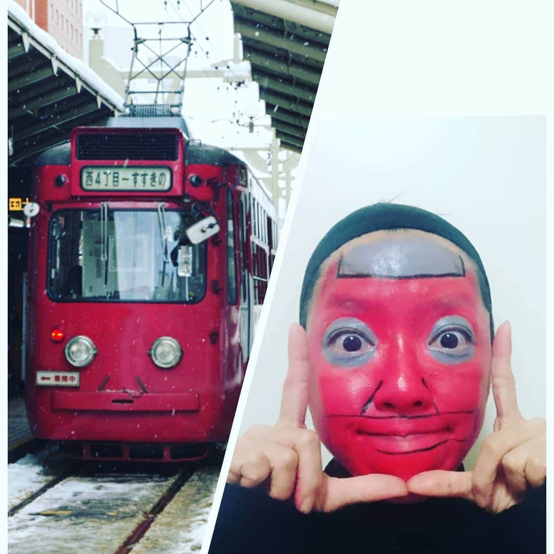 とくこさんのインスタグラム写真 - (とくこInstagram)「札幌市電、210形・220形・240形・250形だよ！1958年～1961年の間に製造されてるベテランの路面電車だよ！札幌市内を内回りと外回りで環状運転しているよ！「電車事業所」では車両庫内を見学することができるんだって～！ #札幌市電 #まね鉄 で一覧見れます #顔鉄 #ママ鉄 #子鉄 #親子鉄 #鉄道 #芸人 #フェイスペイント #comedian #train #facepaint #railway  #tram #路面電車 #とくこ #おうちじかん」3月28日 17時32分 - tokukoyori