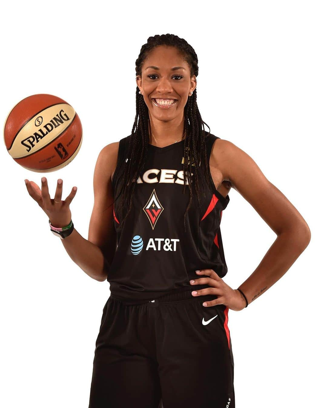 NBAさんのインスタグラム写真 - (NBAInstagram)「@aja22wilson of the @lvaces checks in to answer questions! #NBATogetherLive」3月28日 17時33分 - nba