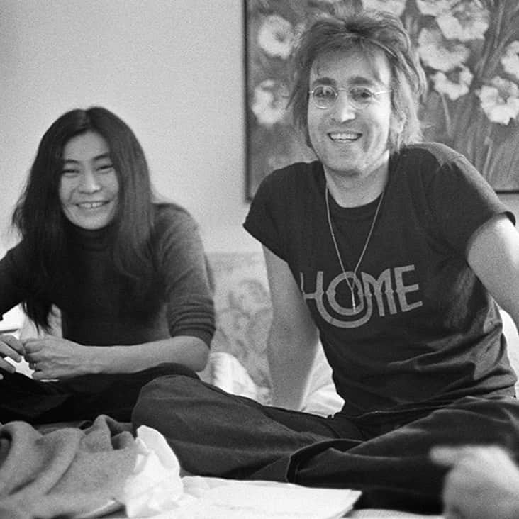 Meganさんのインスタグラム写真 - (MeganInstagram)「HOME 〰 John and Yoko staying home ⚡️ #johnlennon #yokoono #stayhome」3月28日 17時36分 - zanzan_domus