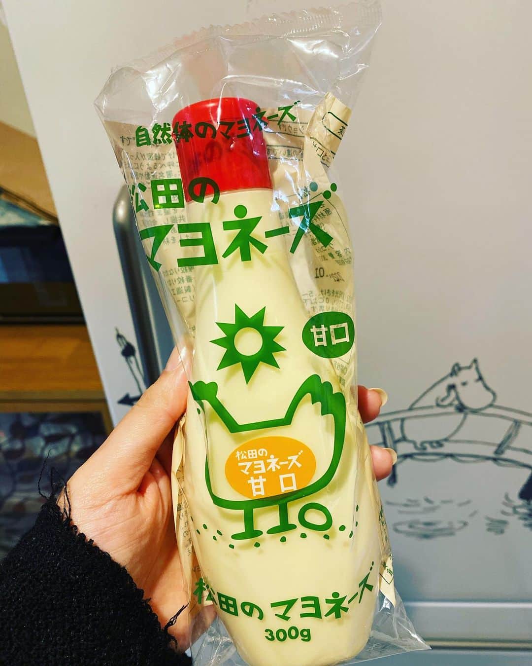 緒月遠麻さんのインスタグラム写真 - (緒月遠麻Instagram)「☺︎ 辛口買いに行ったんですけどね。 これ甘口ですね。  #松田のマヨネーズ  確認大切。」3月28日 17時36分 - toma_ozuki
