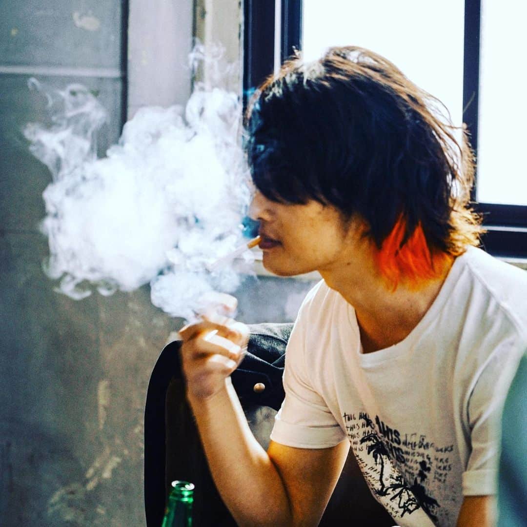 磯部寛之のインスタグラム：「ROCKIN’ ON JAPAN, out on the 30th. Some cuts from the shooting. Hiro ロッキングオンジャパン、30日発売。撮影中のカットを数枚。ひろ #alexandros #rockinonjapan #cover #photo #photoshoot #お楽しみに #どうぞ」