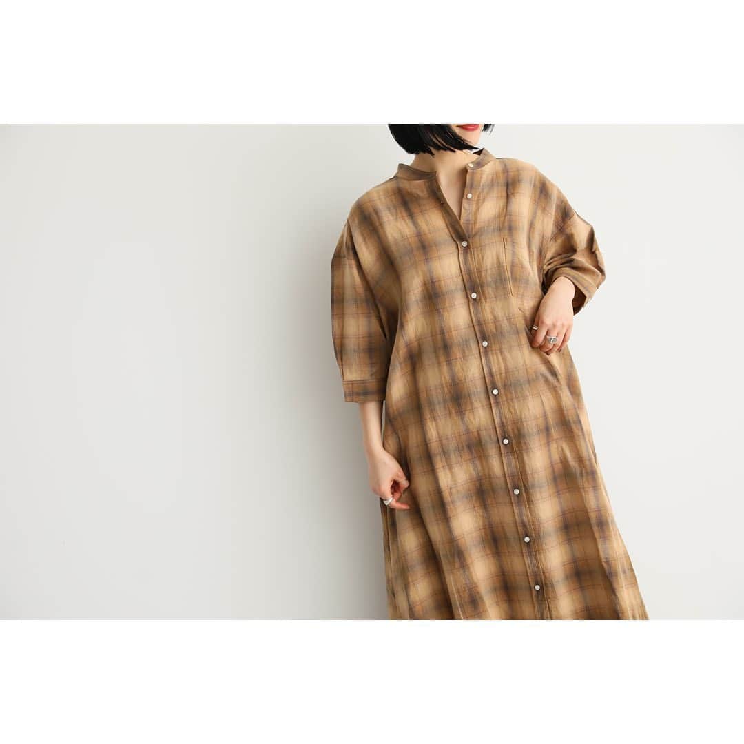JOURNAL STANDARD relumeさんのインスタグラム写真 - (JOURNAL STANDARD relumeInstagram)「﻿ ﻿ \ Exclusive item / ﻿ ﻿ 歩く度に揺れるたっぷりとした裾のフレアとギリギリまで伸ばしたロング丈はrelumeでしか手に入らない別注仕様。﻿ ﻿ ゆったりとしたシルエットでボディラインを拾わないのも嬉しいポイント！軽さのある素材感なので、夏場でも涼しく着れる大人のチェックワンピース！﻿ ﻿ ﻿ #relume #shirtsdress #dress #onepiece﻿ #spring #relumewomen #2020ss ﻿ #journalstandardrelume #baycrews﻿ #レリューム #ジャーナルスタンダードレリューム﻿ #ベイクルーズ﻿ #plaid #exclusive #pendelton」3月28日 17時47分 - js_relume