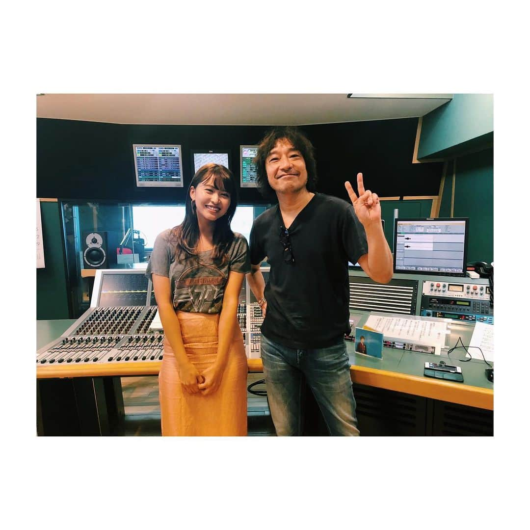 三原勇希さんのインスタグラム写真 - (三原勇希Instagram)「#きょうのトータスさん 毎週日曜日、 #FM802 #FMCOCOLOのスタジオでお会いできたトータスさん。もじもじしてた私に「一緒に写真撮ろや！」って声かけてくださってからお話できるようになり、会ったら写真撮るのが恒例行事に。 沢山ある中からベスト9を発表！ ①キリッとトータスさん ②撮り始めたころ　 ③初めて番組にゲストに来てもらったとき ④いつも写真撮ってくれる樋口大喜びが体調くずして電話してるとき ⑤ ガッチュースタッフの変な加工 ⑥クリスマス🎅いつもお洒落 ⑦ウルフルズ.京都大作戦初出演 ⑧いつも仕込みしてるブースで ⑨日曜日に会える最後の回 トータスさんはきっと楽曲からイメージする通りの最高なお方🌞大好きです！！！ あしたの14:00-16:00 FMcocoloのGot You!  Osakaは弾き語り大会だって！ #ガッチュー そして明日FM802で19:00-21:00 #IJ802 四年間を締めくくる最終回です！聴いてね！」3月28日 17時54分 - yuukimeehaa