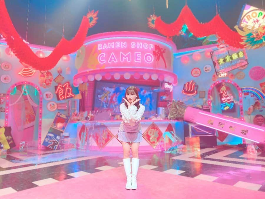 山本杏奈さんのインスタグラム写真 - (山本杏奈Instagram)「💜🦋💜 ＝LOVE 7th Single 『CAMEO』 MVが公開されました！  MVテーマは"RAMEN SHOP CAMEO" 11人の少女達が働くお店で開かれるパーティーの様子を ご覧ください！  今回も指原さんが作詞をしてくださいました！（字幕をオンにすると歌詞がでてくるよ〜） 毎回違う曲調と歌詞で＝LOVEに 新しい引き出しを作ってくださっています🌸 ありがとうございます…✨ ㅤㅤㅤㅤㅤㅤㅤㅤㅤㅤㅤㅤㅤ ㅤㅤ　ㅤㅤㅤㅤㅤㅤㅤㅤㅤㅤㅤㅤㅤ ㅤㅤㅤㅤ MVが完成するまでには、楽曲。そして一から作られた豪華なセットを準備してくださったり、レベルアップするために合宿という場所を準備して下さり、素敵な振付を作っていただきました。 個性を最大限に活かした衣装やヘアメイク。 最後にはたくさんのカットを編集してくださって１つの作品ができています。 本当にありがとうございます。  たくさんの方の思いが詰まったこの曲をパフォーマンスするのは私達メンバーです！ ひとりひとりが輝き、グループとしてまとまった１つの作品を皆さんにお届けできるよう準備してパフォーマンスできる日を待ちたいと思います♪  センターは、表題曲初のWセンター✨ みりにゃとなぎさ！ 頼もしいです👏🏻☺️ 2人についていき、私も支えられるよう みんなで頑張ります！  たくさんMV見てくださいね！」3月28日 18時01分 - yamamoto_anna_