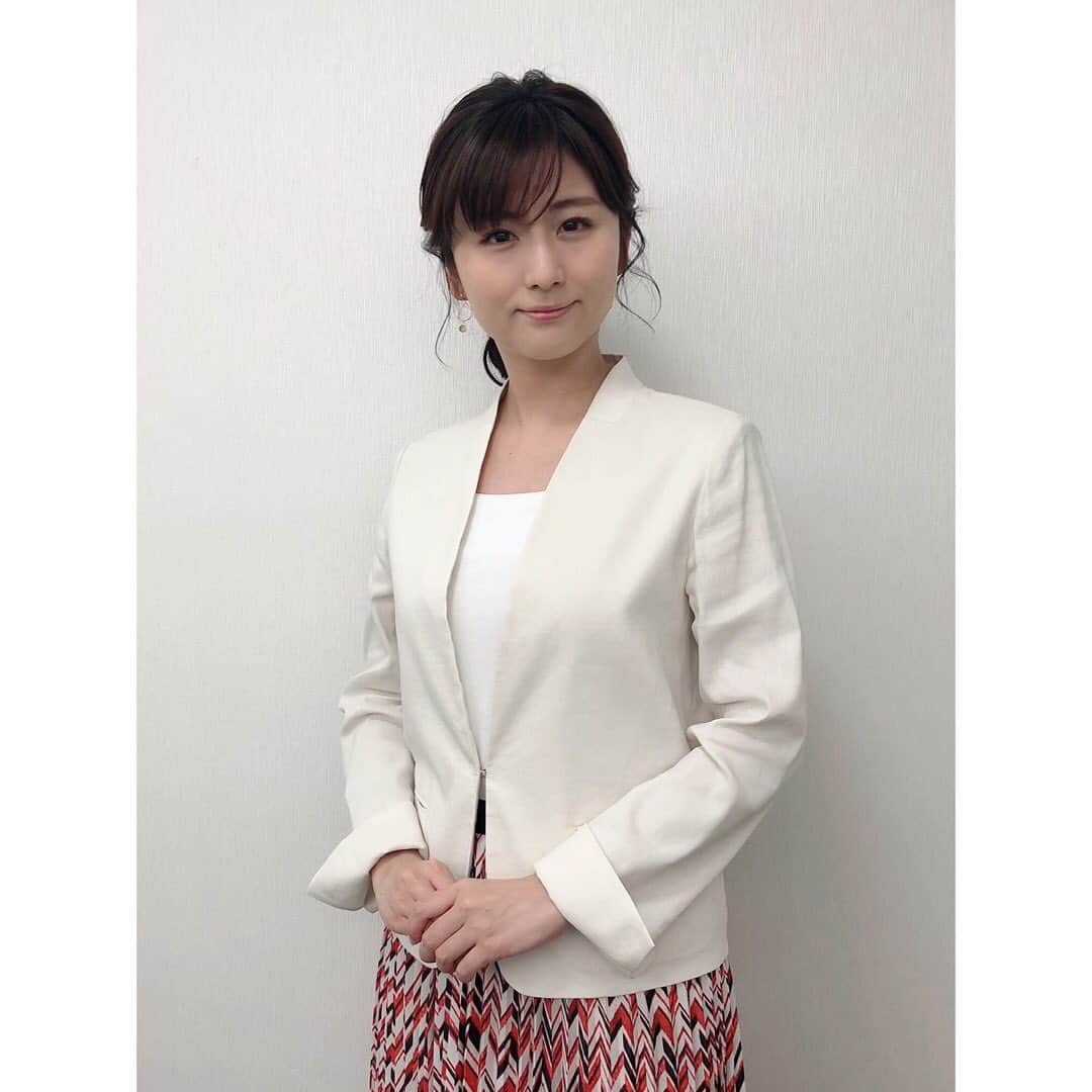 宇賀なつみさんのインスタグラム写真 - (宇賀なつみInstagram)「. . 今夜は一部、生放送になりました。 このあと18:56〜 【池上彰のニュースそうだったのか‼︎】 . . こんな時だからこそ、しっかり知っておきましょう。 是非ご覧ください‼︎ . . Top & Skirt #ined @flandreonlinestore  Shoes : @charleskeith_jp . . #池上彰のニュースそうだったのか‼︎ #テレビ朝日 #tvasahi  #宇賀なつみ」3月28日 18時15分 - natsumi_uga