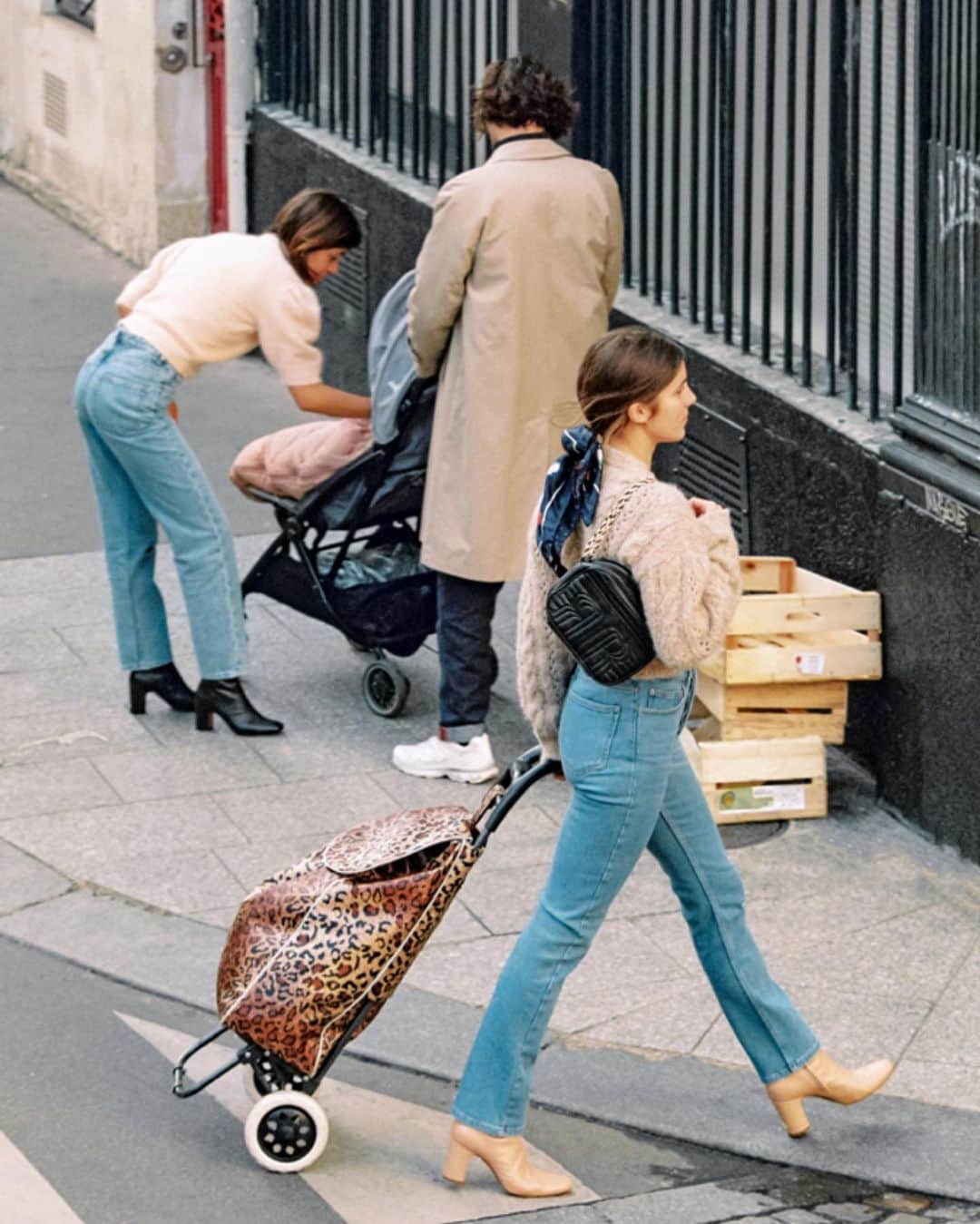 Jeanneのインスタグラム：「We shot this @rouje 👖 editorial in the streets of Paris a few weeks ago with my friends @sophiearancio and @tiphaineguiran 💙 Little scenes of everyday life that we all dream of now」