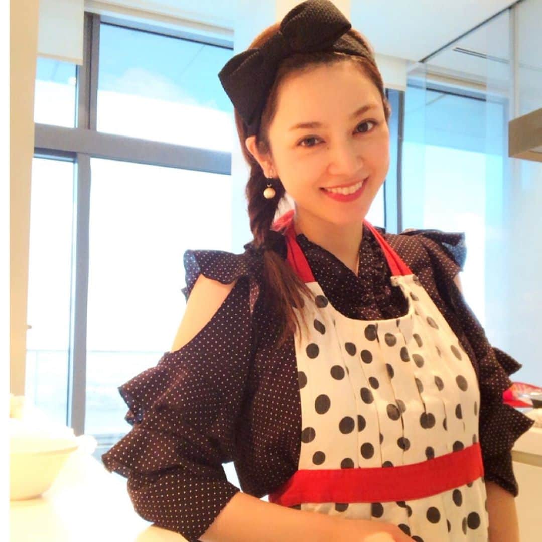 平愛梨さんのインスタグラム写真 - (平愛梨Instagram)「育児より  キッチンに立つ方が  好きだ😅  なんつってナ😅  #朝昼晩ごはん#なにつくろう#作るのに時間かかり#食べるの一瞬#ごはんって#すごいよなー#絶対に#食べなきゃならないもん#生きるために#天地一切の恵みに感謝 #ところで#何作ろうかな」3月28日 18時21分 - harikiri_tairi