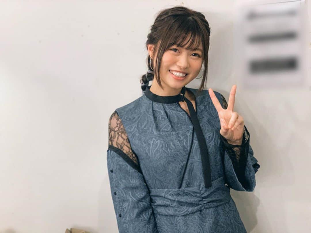 鈴木このみのインスタグラム：「昨日の配信衣装は、畑さんに選んでもらった服でした🥰✨✨ 思わず笑みが溢れてます(￣∇￣)むふふ  6thライブツアーUnveilのチケット一般発売が始まりました！ リゼロ2期OPテーマの新曲「Realize」をひっさげてのツアー。 気付けば盛り盛りになってきてます😳 是非一足先に聴きに来てねー！  http://konomi-suzuki.net」