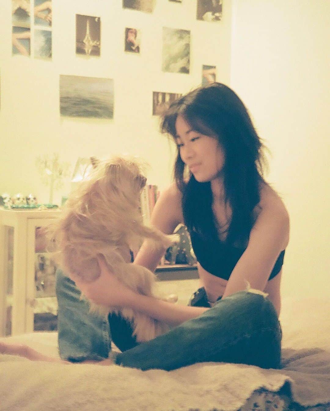 のインスタグラム：「Weekends spent at home 🏠 #stayhome #colorplus200 #c200 #Tokyo #chorkie.」
