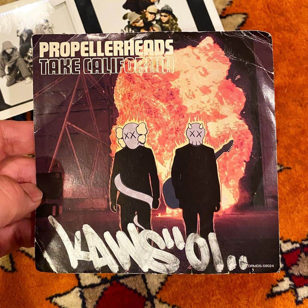 DJ DARUMAのインスタグラム：「ずっと探してたやつが思わぬ棚から出てきた #propellerheads #KAWS」