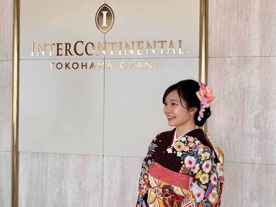 miyuのインスタグラム：「兄結婚式で振袖を着ました👘まだ20歳になっていないので😌成人式はどんなのにしようかな〜♪何色が良いと思いますか？」