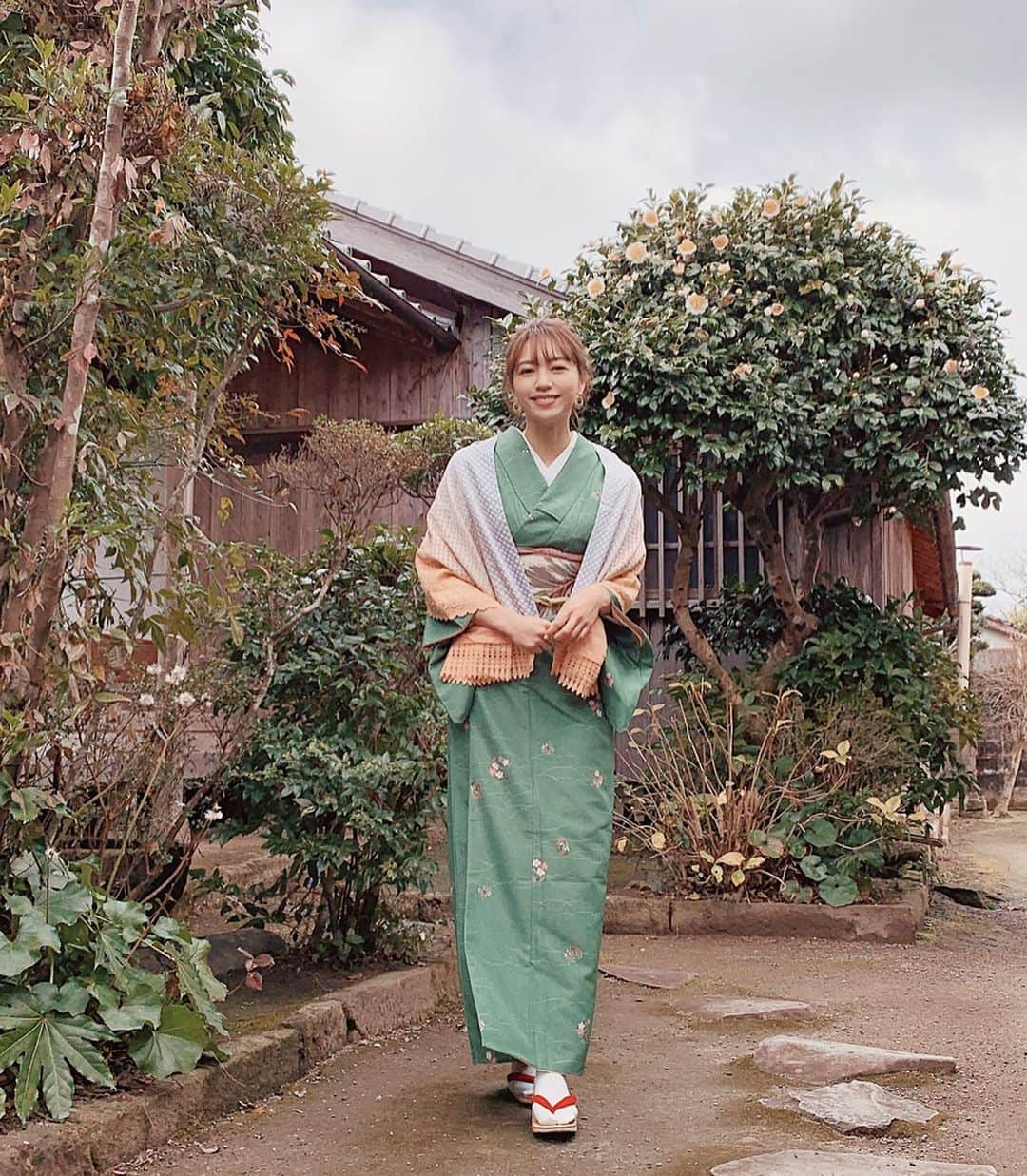 唯可（yuika）さんのインスタグラム写真 - (唯可（yuika）Instagram)「「Sunny door～旅する鹿児島～」のロケで鹿児島の北薩摩エリアにお邪魔してきました✈️✨ 何を隠そう、、初の鹿児島！ もうとにかくご飯が何食べても美味しい🤤黒豚も、いちごも、カフェ飯も🍽🧡 そのほかにも切子体験をしたり、絶景マイナスイオンスポットに行ったり、縁結びの神社に行ったり とにかく盛りだくさんの撮影でした！  今回のOA動画はドワンゴで配信しているので鹿児島以外の皆さんも是非見ていただけると嬉しいです🧡  #Sunnydoor#鹿児島テレビ#女子旅#鹿児島#女子旅#着物#浴衣#いちご狩り#観光名所#鹿児島旅行#鹿児島グルメ#鹿児島観光#girlstrip#girlstravel#travelphotography#supportedbykts @kts8ch」3月28日 19時12分 - yu.i.k.a