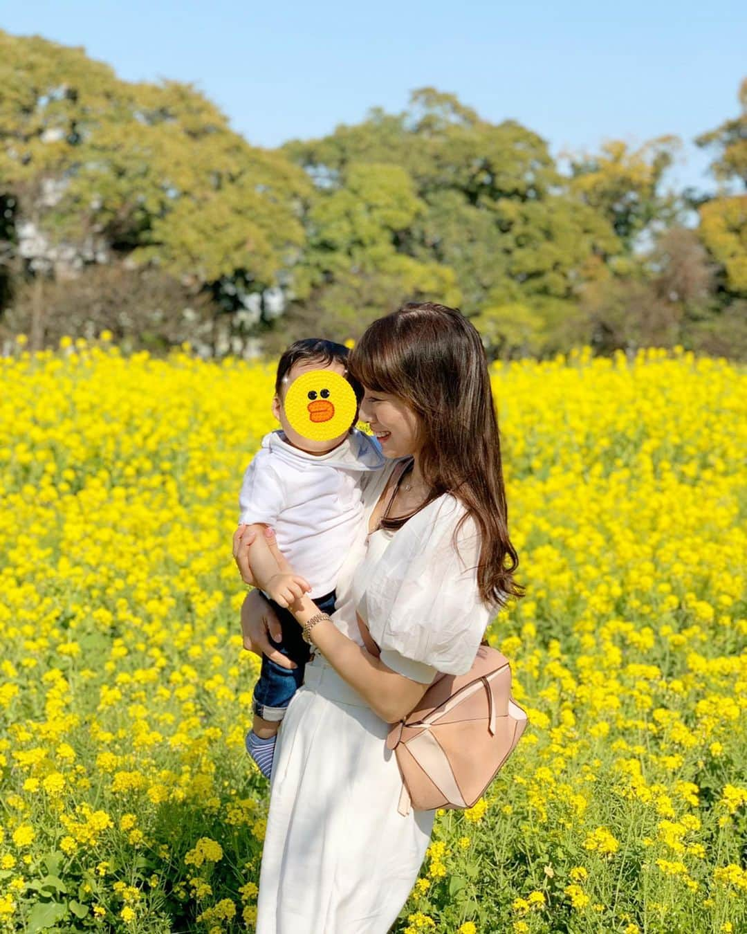 越馬千春さんのインスタグラム写真 - (越馬千春Instagram)「. いつかの菜の花畑🌼✨ 綺麗だったな✨ . . 今週末、息子とお家で色んな遊びをしてます。 #おうち時間 楽しみましょう。 . みんなが笑ってお外で遊べる平和な日が 訪れますように、、🌟 #いつかの菜の花畑 #菜の花#息子との時間 #男の子ママ #男の子ママ#ベイビー#👶#赤ちゃん#👨‍👩‍👦#babyboy#赤ちゃんのいる生活 #ママライフ#家族の時間#familydays」3月28日 19時26分 - chiharukoshiba