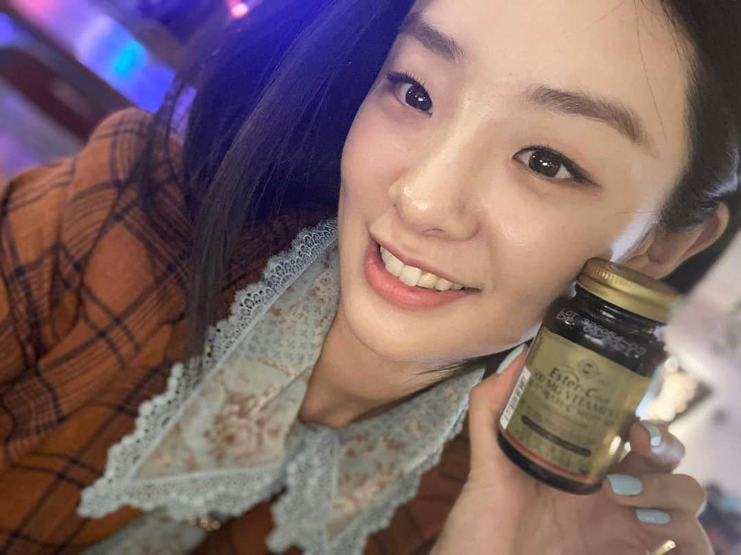 ステファニー・リーのインスタグラム：「#고간지2 촬영중 면역력 높이기!  #솔가 선물 감사해요!  우리 모두 건강 챙겨요!!」