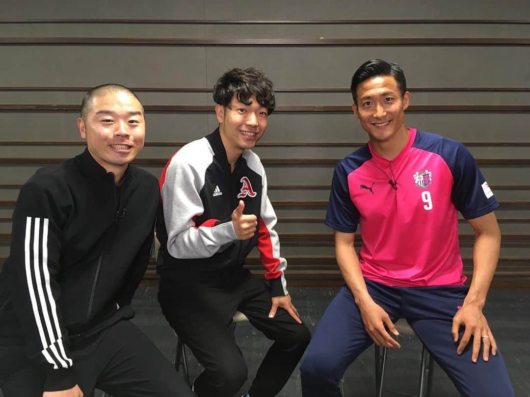 都倉賢のインスタグラム：「先日『Jフットニスタ』の収録をしました。大好きなアキナさんと共演させてもらい嬉しかったし、なによりめちゃくちゃ面白かったなぁ〜😍 30日の月曜日深夜2:14からの放送です！お楽しみに〜✌️」
